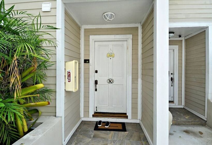 Duval Breeze By Avantstay Great Location Close To Beach & Nightlife Shared Pool! Week Long Stays