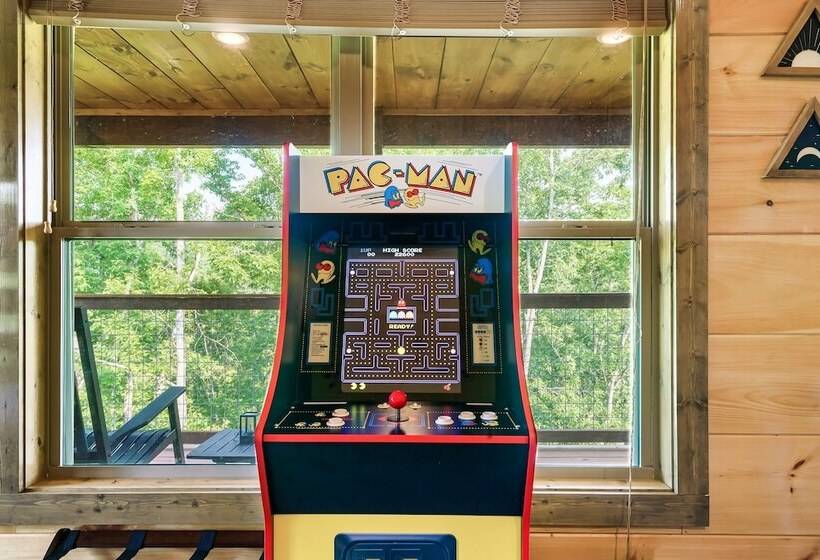 Eagle Splash Vista| Pool Projector, Pet Friendly, Game Room