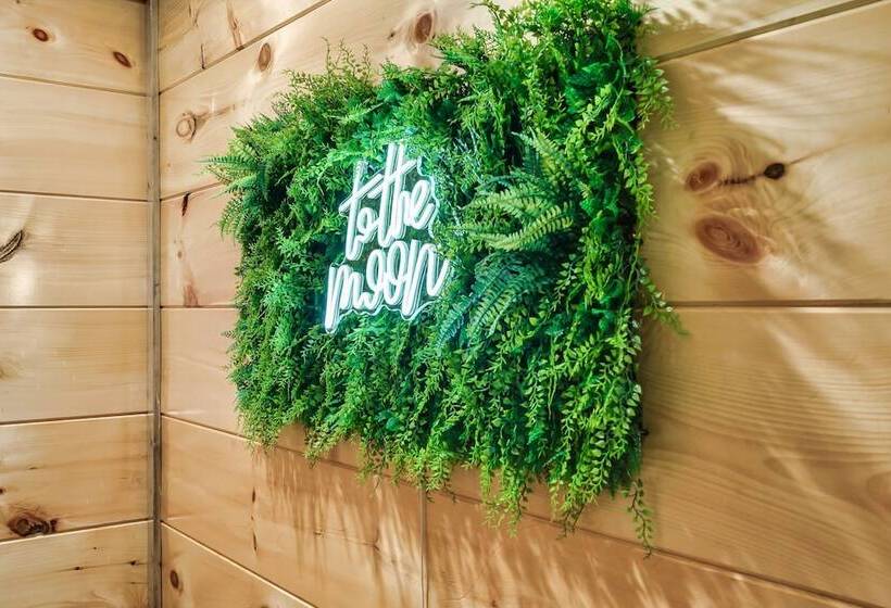 Eagle Splash Vista| Pool Projector, Pet Friendly, Game Room