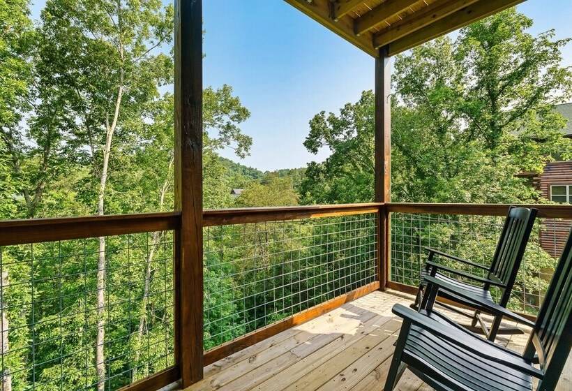 Eagle Splash Vista| Pool Projector, Pet Friendly, Game Room