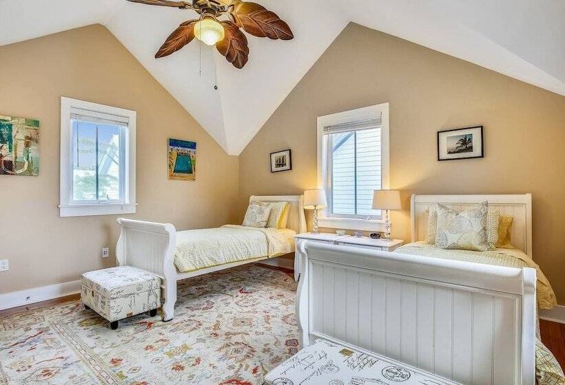 Ecco Domani By Avantstay Gorgeous Home W/ Pool, Balcony In Great Location Month Long Stays Only