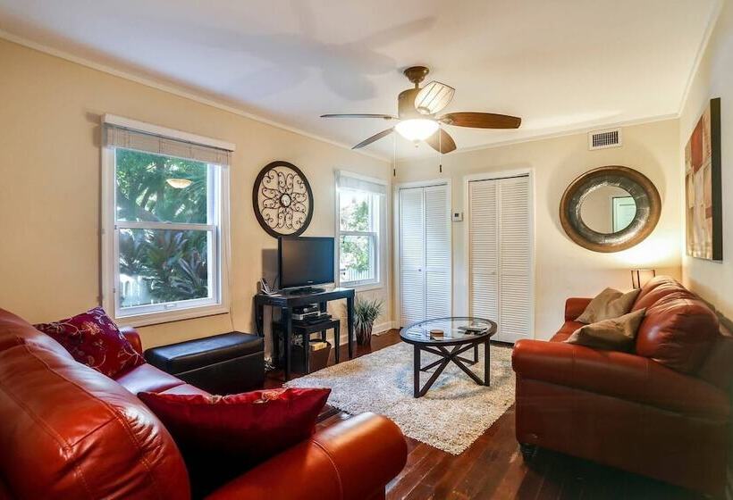 Emma S Escape By Avantstay Key West Central W/ Shared Pool & Hot Tub Month Long Stays Only