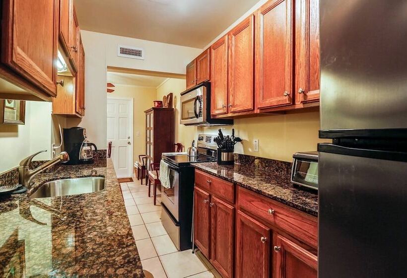 Emma S Escape By Avantstay Key West Central W/ Shared Pool & Hot Tub Month Long Stays Only