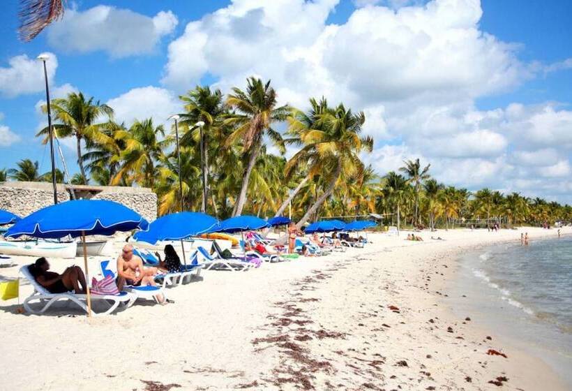 Emma S Escape By Avantstay Key West Central W/ Shared Pool & Hot Tub Month Long Stays Only