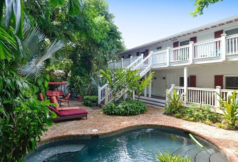Emma S Escape By Avantstay Key West Central W/ Shared Pool & Hot Tub Month Long Stays Only