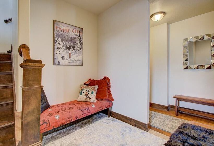 Fairway Ski And Golf Retreat By Avantstay Blocks From The Ski Lift! Beautiful Views W/ Hot Tub