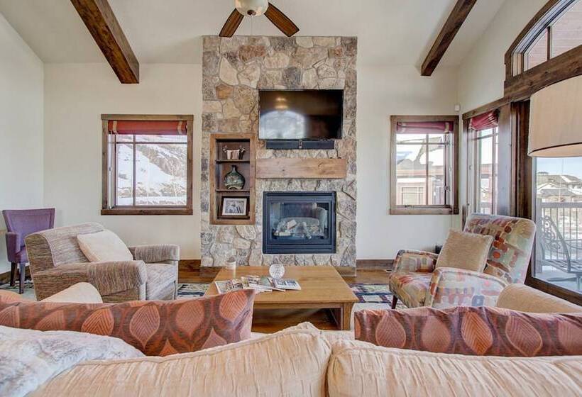 Fairway Ski And Golf Retreat By Avantstay Blocks From The Ski Lift! Beautiful Views W/ Hot Tub
