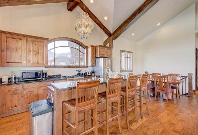 Fairway Ski And Golf Retreat By Avantstay Blocks From The Ski Lift! Beautiful Views W/ Hot Tub