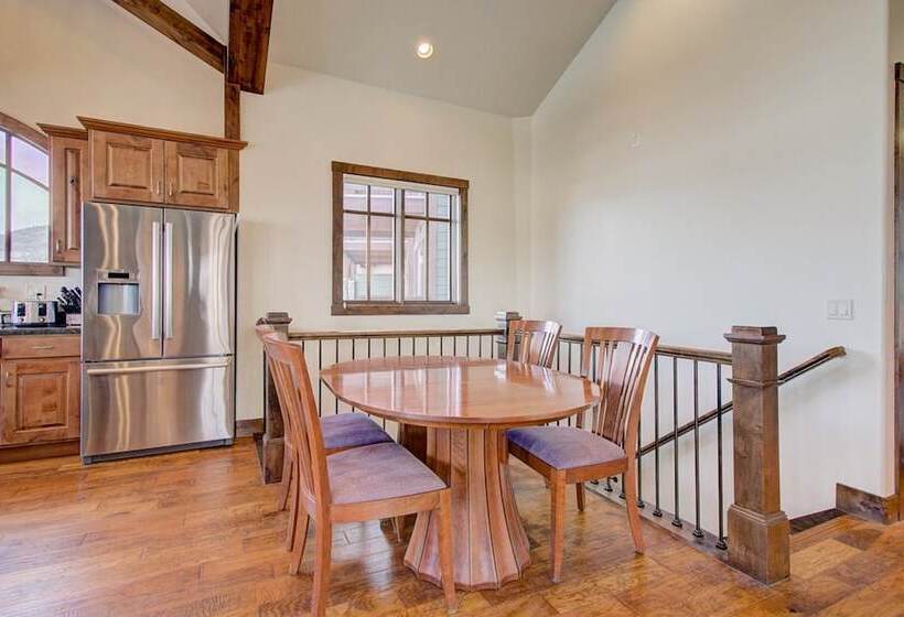 Fairway Ski And Golf Retreat By Avantstay Blocks From The Ski Lift! Beautiful Views W/ Hot Tub