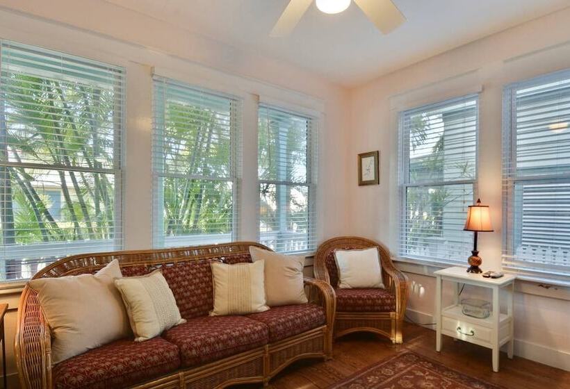 First Breath By Avantstay Close To Old Town W/ Pool Month Long Stays Only