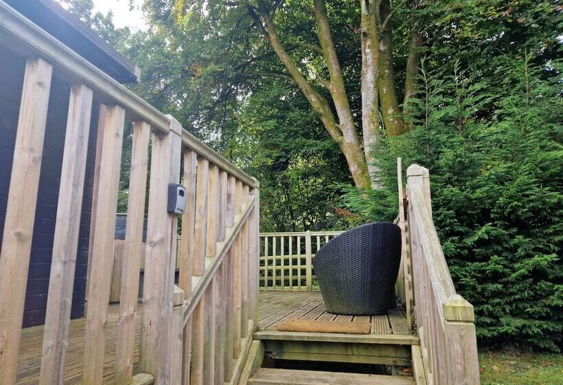 Glamping Hut Riverside 1