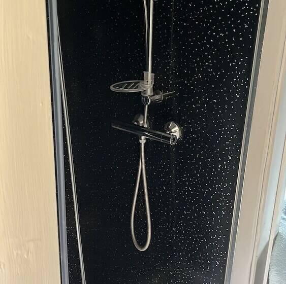 Glamping Hut   Riverside 2