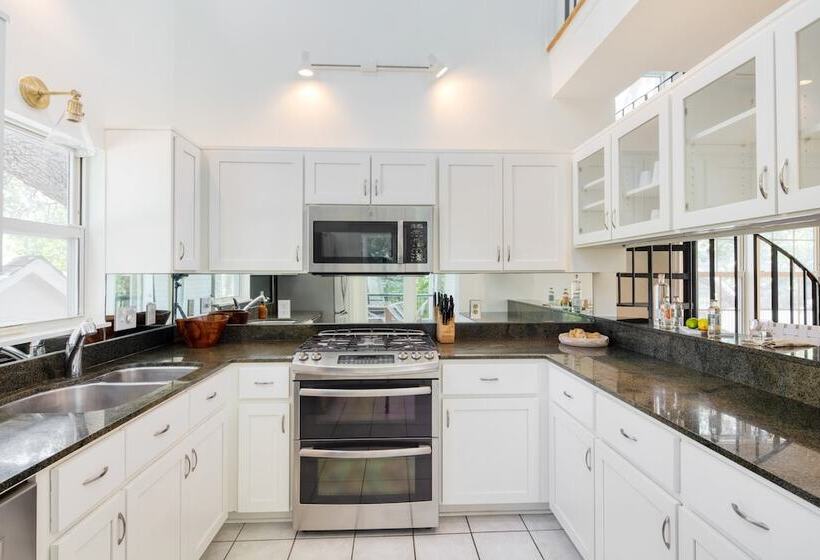 Hemlock By Avantstay Minutes From Folly Beach W/ Multiple Patios