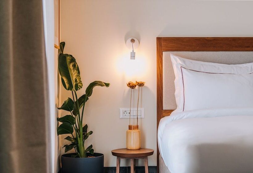 Отель Brown Seaside Loutraki