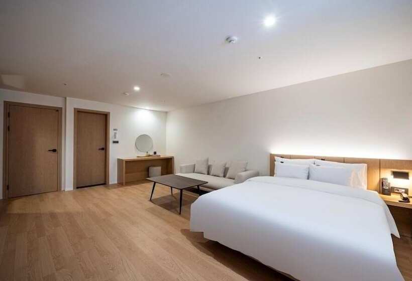 בית מלון כפרי H Avenue Gumi Okgye