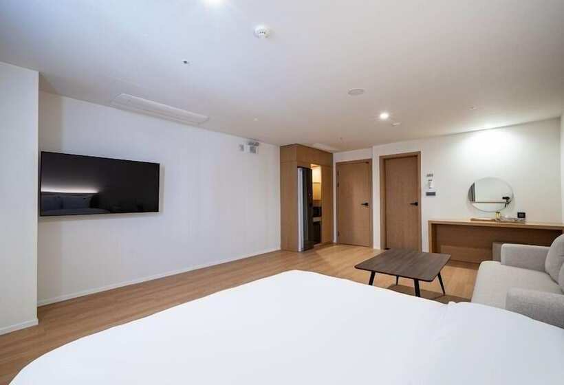 בית מלון כפרי H Avenue Gumi Okgye