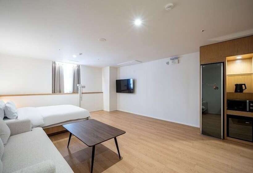 בית מלון כפרי H Avenue Gumi Okgye