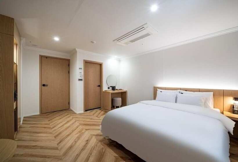 בית מלון כפרי H Avenue Gumi Okgye