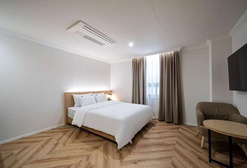 בית מלון כפרי H Avenue Gumi Okgye