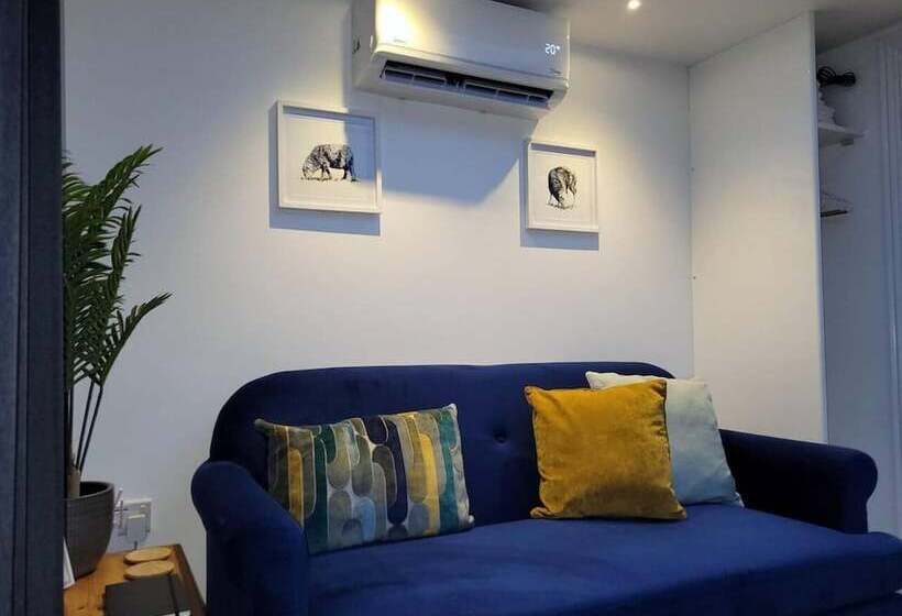 בית מלון כפרי La Al Lodge In Kendal, Gateway To The Lakes