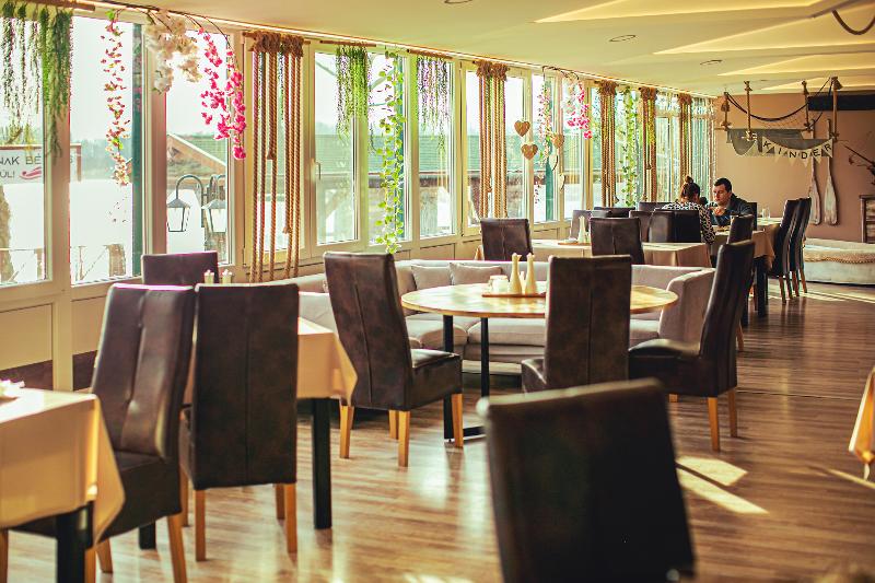 ホテル Mártoni Resort & Restaurant