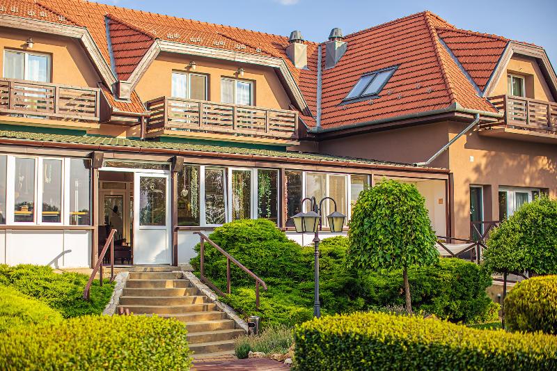 ホテル Mártoni Resort & Restaurant