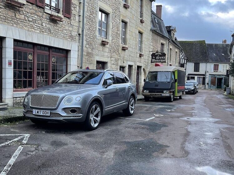 Отель Restaurant Le Grand Monarque