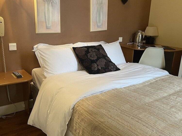 Отель Restaurant Le Grand Monarque