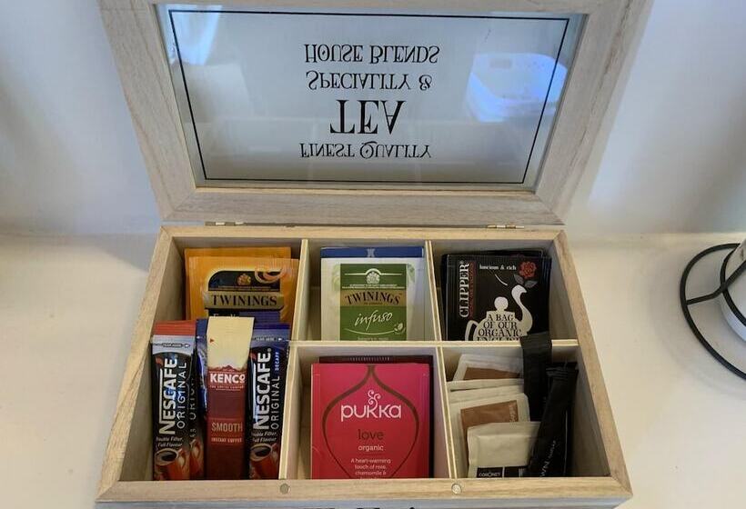 فندق ريفى The Farm Barn