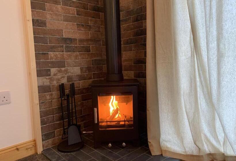 فندق ريفى The Farm Barn