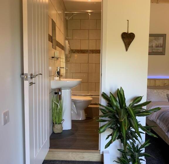 فندق ريفى The Farm Barn