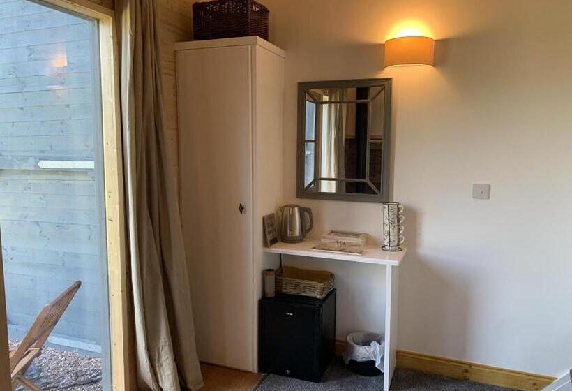 فندق ريفى The Farm Barn