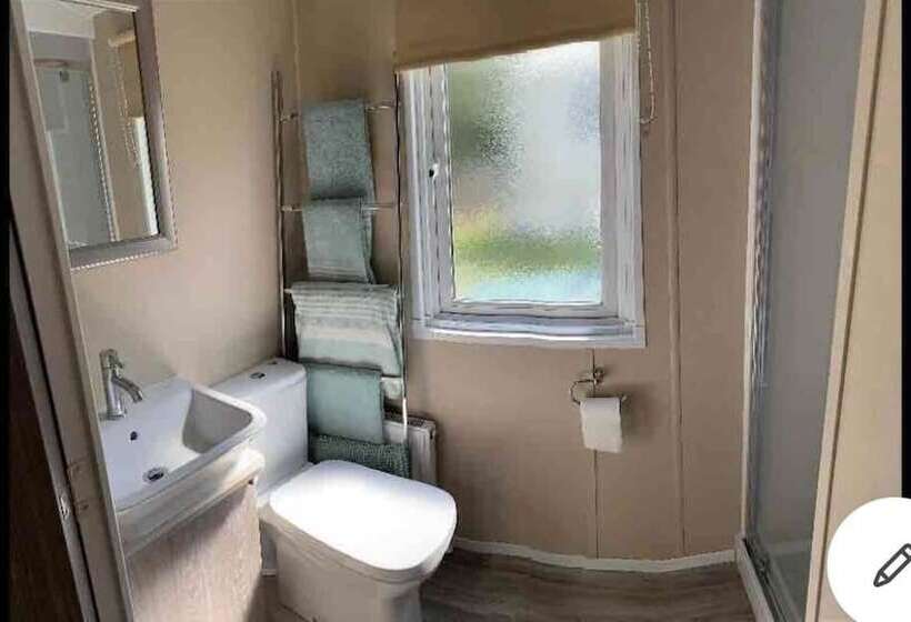 בית מלון כפרי Stunning Lodge In A Nice Area, Saint Leonards