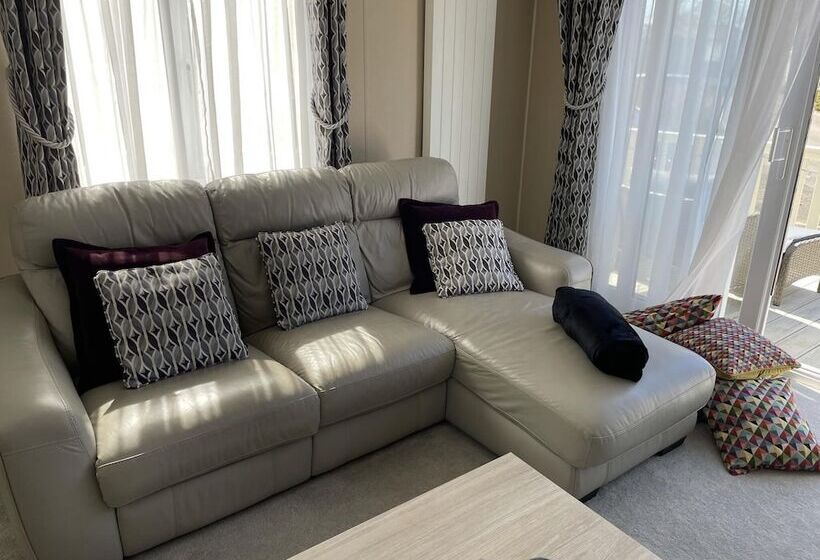 בית מלון כפרי Stunning Lodge In A Nice Area, Saint Leonards