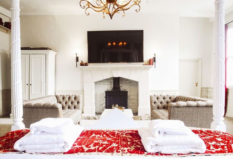 酒店 The Old Crown Coaching Inn