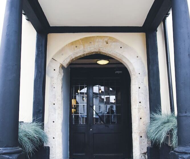 酒店 The Old Crown Coaching Inn