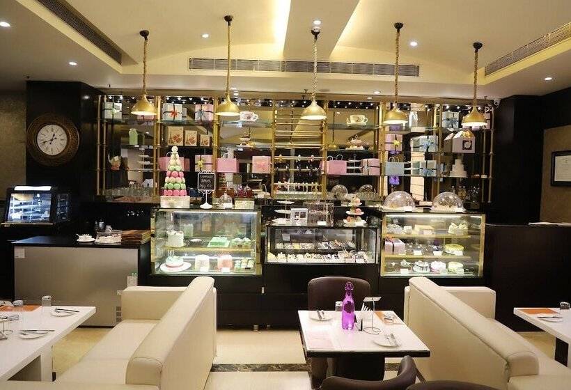 Отель Vijay Intercontinental