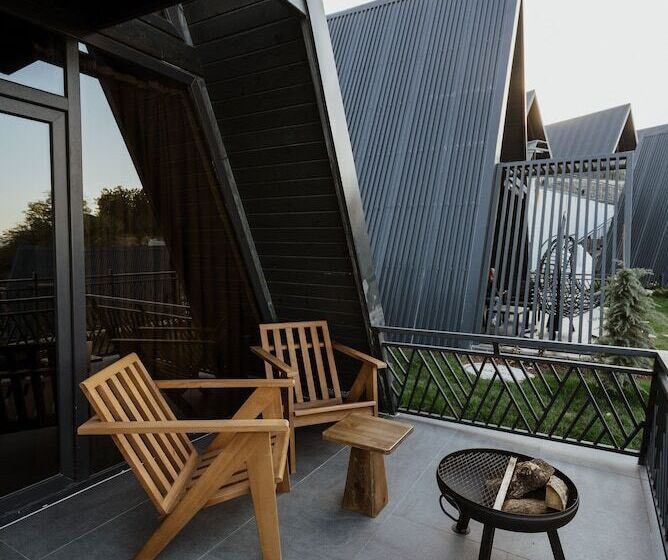 בית מלון כפרי World Dreams Forest