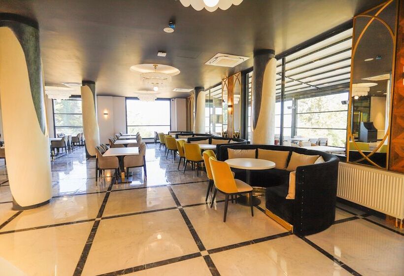 בית מלון כפרי World Dreams Forest