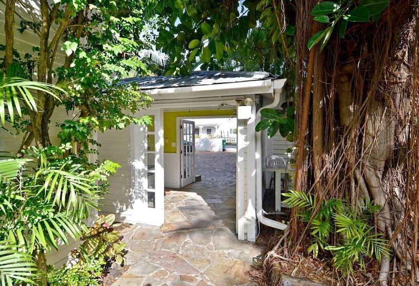 Ibis By Avantstay Close To Duval Street W/ Shared Pool Month Long Stays Only