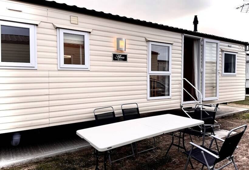 Impeccable 4 Bed Caravan In Clacton On Sea