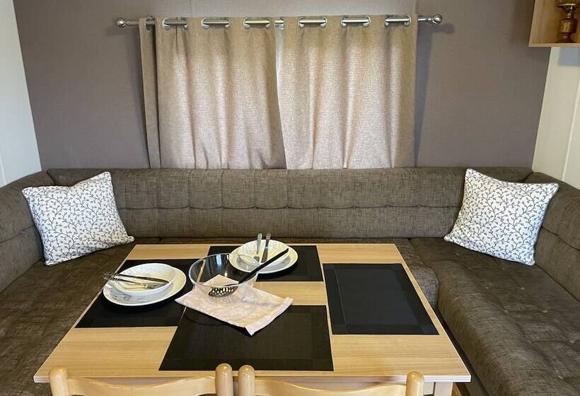 Impeccable 4 Bed Caravan In Clacton On Sea