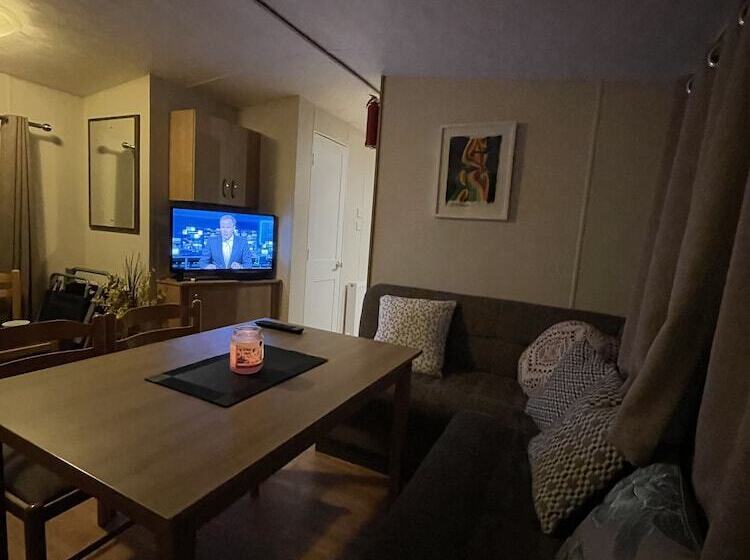 Impeccable 4 Bed Caravan In Clacton On Sea