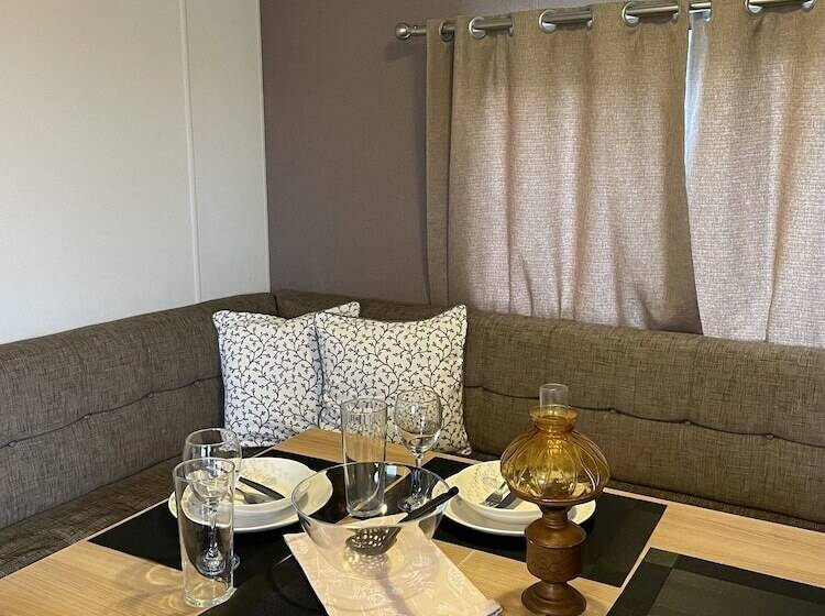 Impeccable 4 Bed Caravan In Clacton On Sea