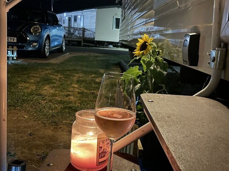 Impeccable 4 Bed Caravan In Clacton On Sea