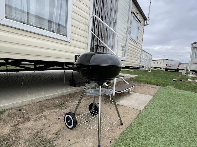 Impeccable 4 Bed Caravan In Clacton On Sea