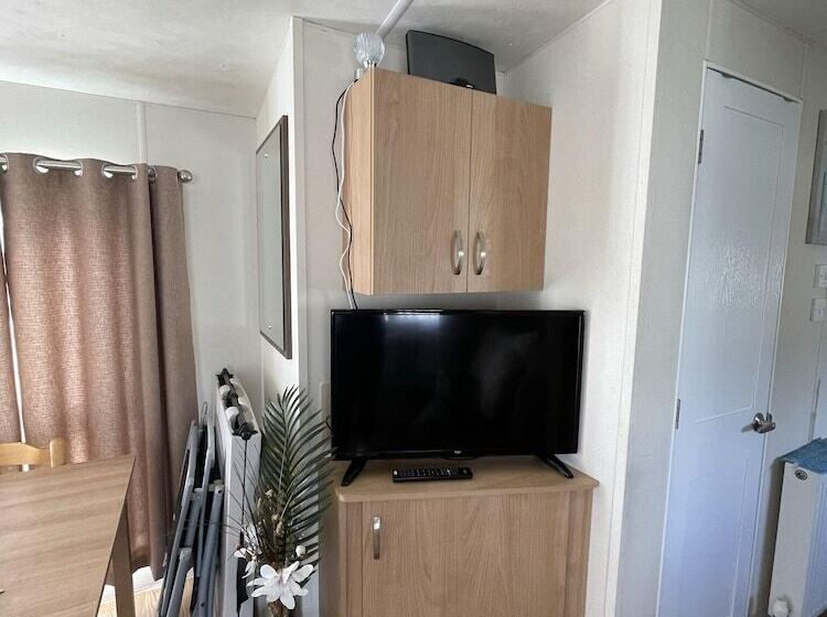 Impeccable 4 Bed Caravan In Clacton On Sea