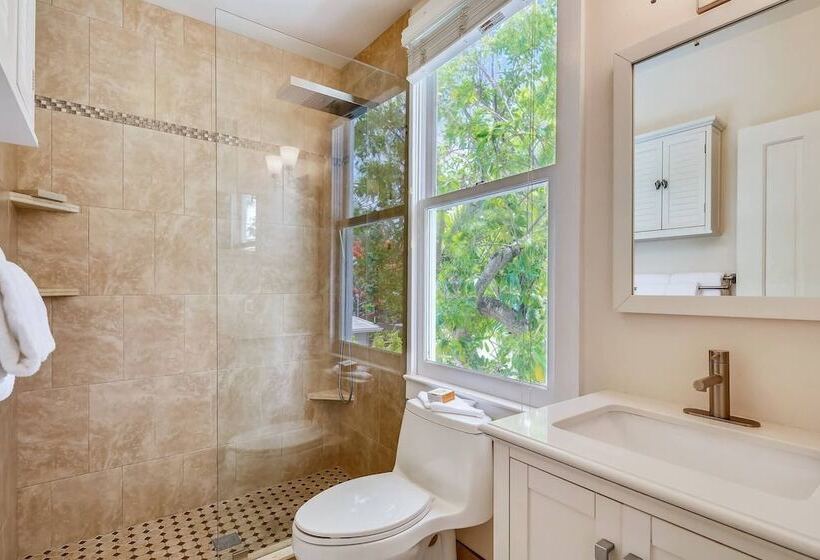 Land Of Love By Avantstay Pets Allowed! Shared Pool! Great Location! Month Long Stays Only