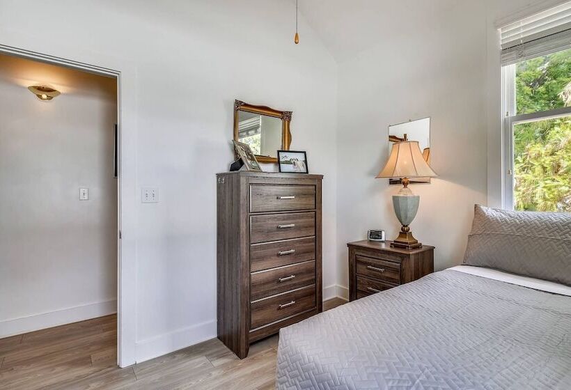 Land Of Love By Avantstay Pets Allowed! Shared Pool! Great Location! Month Long Stays Only