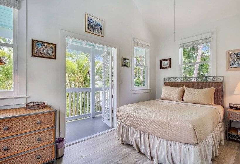 Land Of Love By Avantstay Pets Allowed! Shared Pool! Great Location! Month Long Stays Only